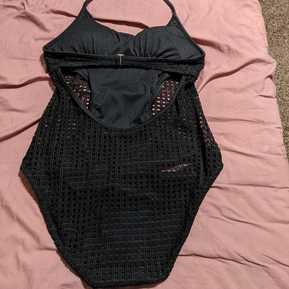 One piece women's swimwear - Picture 2 of 3